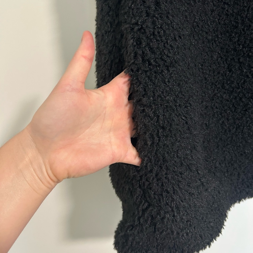 Aritzia Vest - Picture 4 of 4